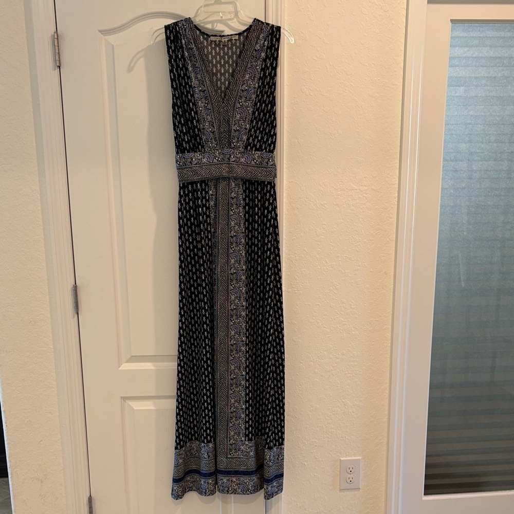 Max Studio Elegant Black and Blue Patterned Maxi Dress